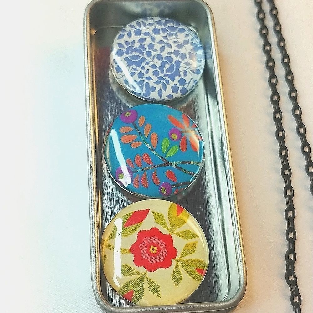 Vintage magnetic charm necklace. 26 inch. Comes with 4 charms. - Picture 3 of 6